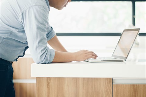 adult-browsing-business-546275-480x320.jpg