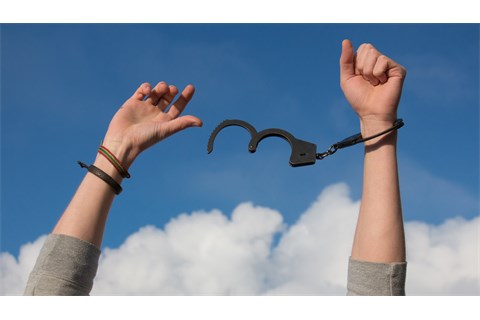 Copyright © freedom-handcuffs-hands-247851