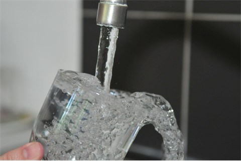 Copyright © water-1154080_1280